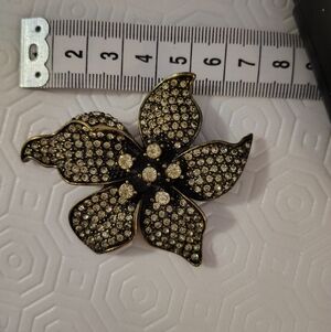 Elegant Black and Gold Floral Brooch
